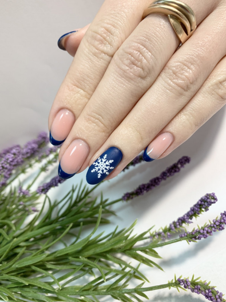 French winter blue, photo - Manicurist Barb Manicure