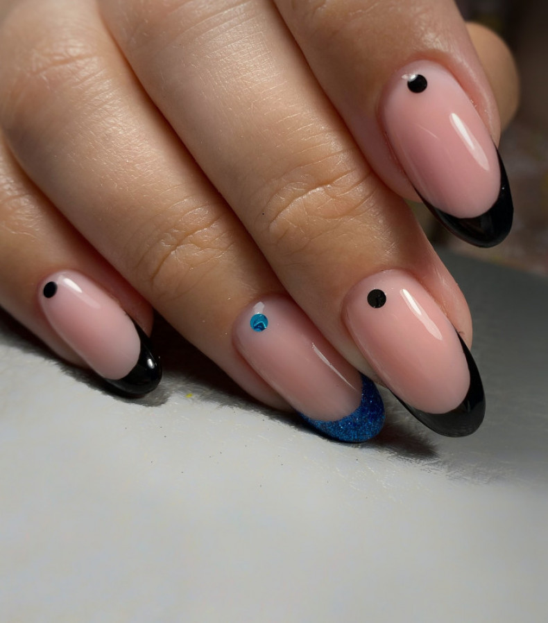  , photo - Manicurist Barb Manicure