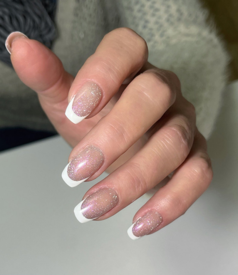 Гелеве нарощення нігтів+світловідбиваючий лак+френч, photo - Manicurist Barb Manicure