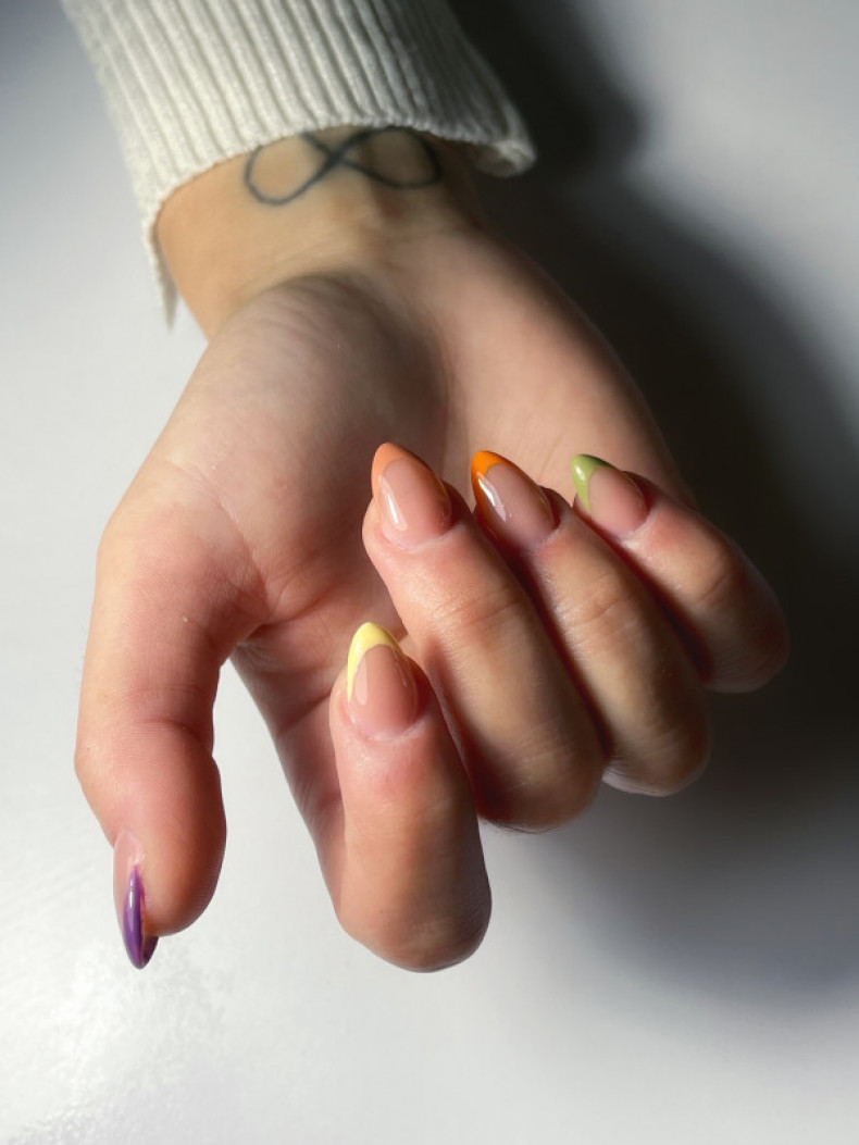 Гелеве нарощення нігтів+різнокольоровий френч, photo - Manicurist Barb Manicure