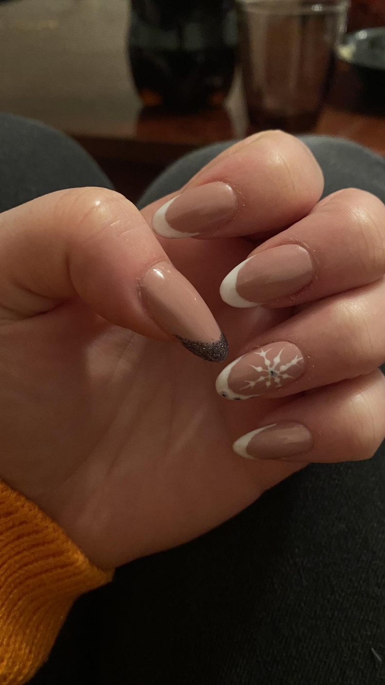 French beige snowflake, photo - Manicurist Barb Manicure