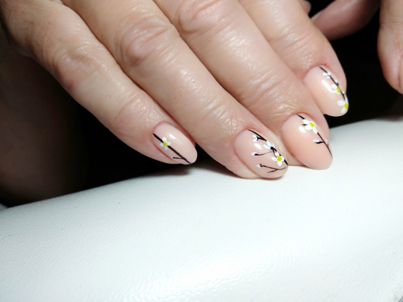 Обратите внимание на аккуратность маникюра, нет ранок и поре, photo - Manicurist Barb Manicure