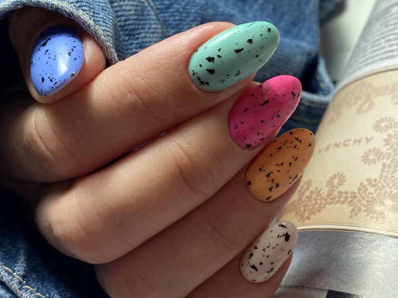 Spring colorful eggshell, photo - Manicurist Barb Manicure