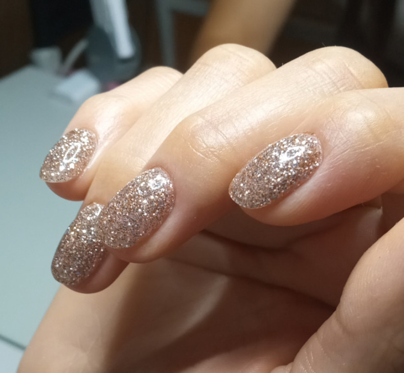 Блёсток много не бывает, photo - Manicurist Barb Manicure