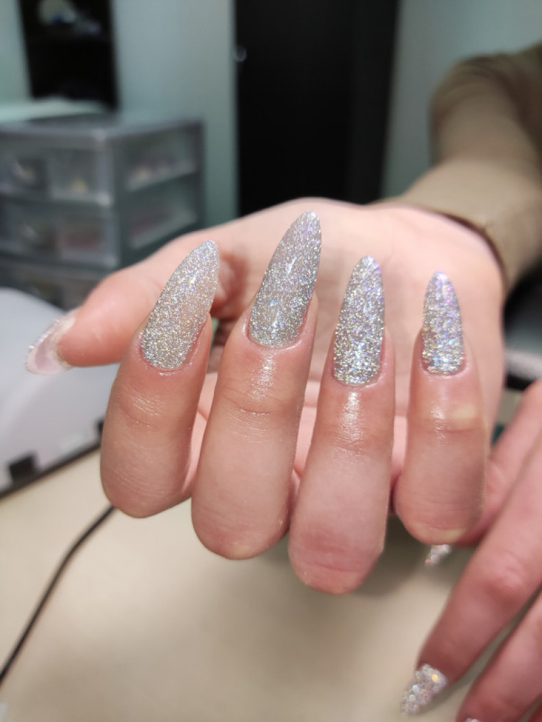 Glitter long reflective, photo - Manicurist Barb Manicure