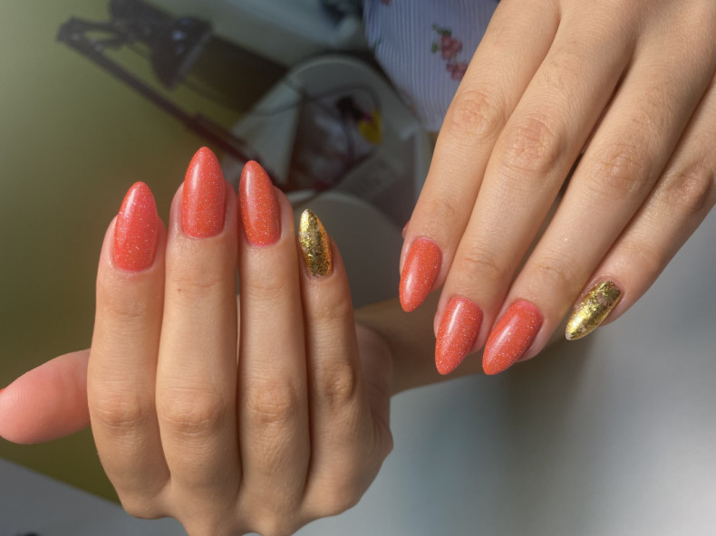  , photo - Manicurist Barb Manicure