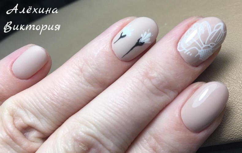 Painted beige flower, photo - Manicurist Barb Manicure