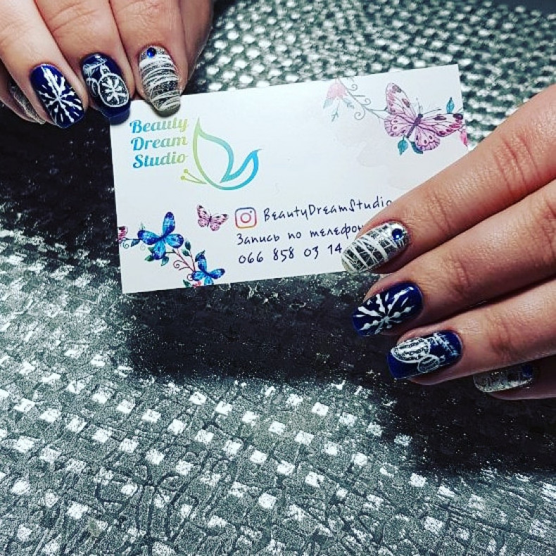 Painted winter blue, photo - Manicurist Barb Manicure