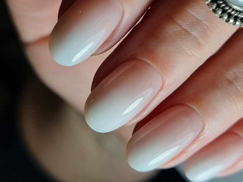 Коррекция гелем, дизайн омбре, photo - Manicurist Barb Manicure