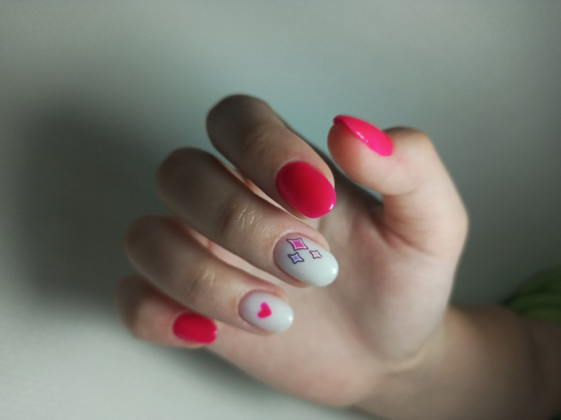 Painted pink heart, photo - Manicurist Barb Manicure