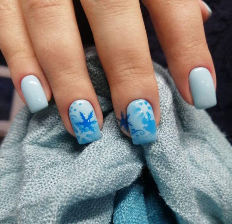 Winter light blue snowflake, photo - Manicurist Barb Manicure