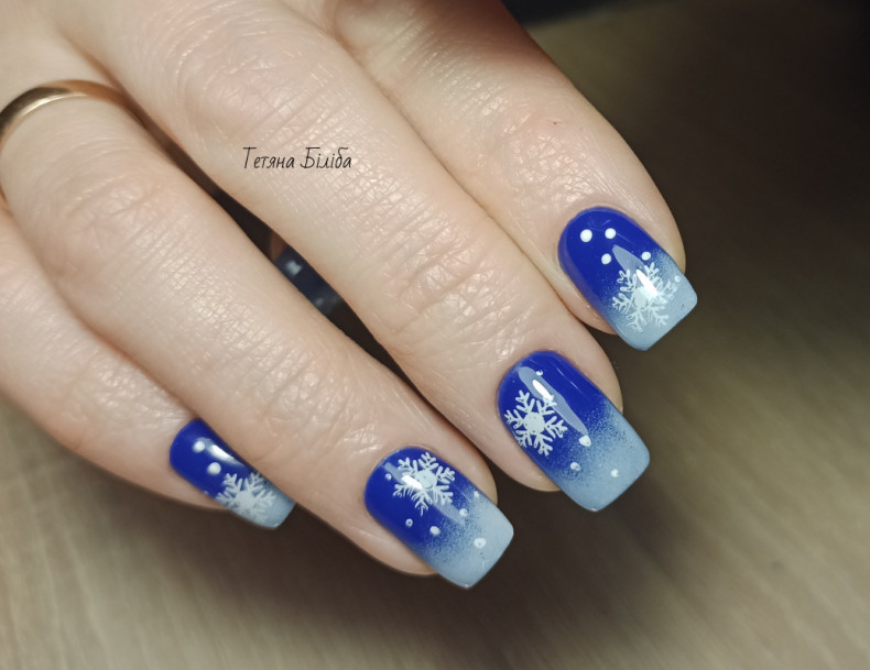 Winter gradient snowflake, photo - Manicurist Barb Manicure