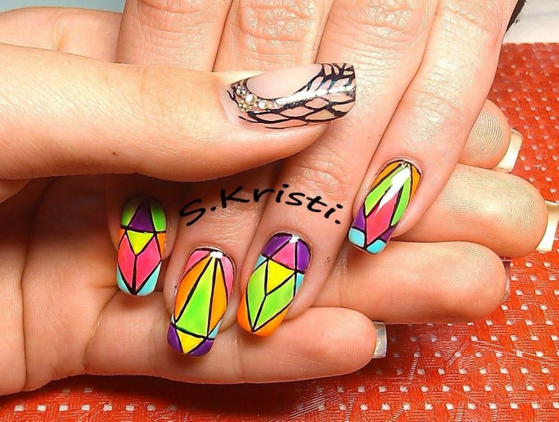 Bright colorful geometric, photo - Manicurist Barb Manicure