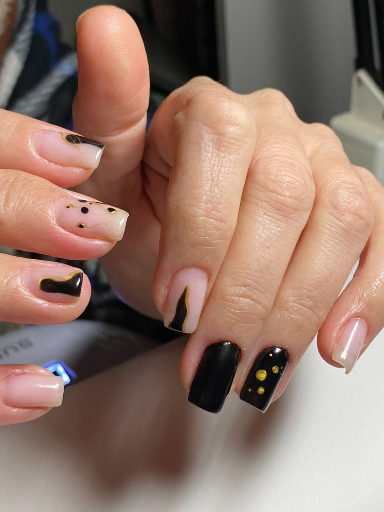 Black gold polka dot, photo - Manicurist Barb Manicure