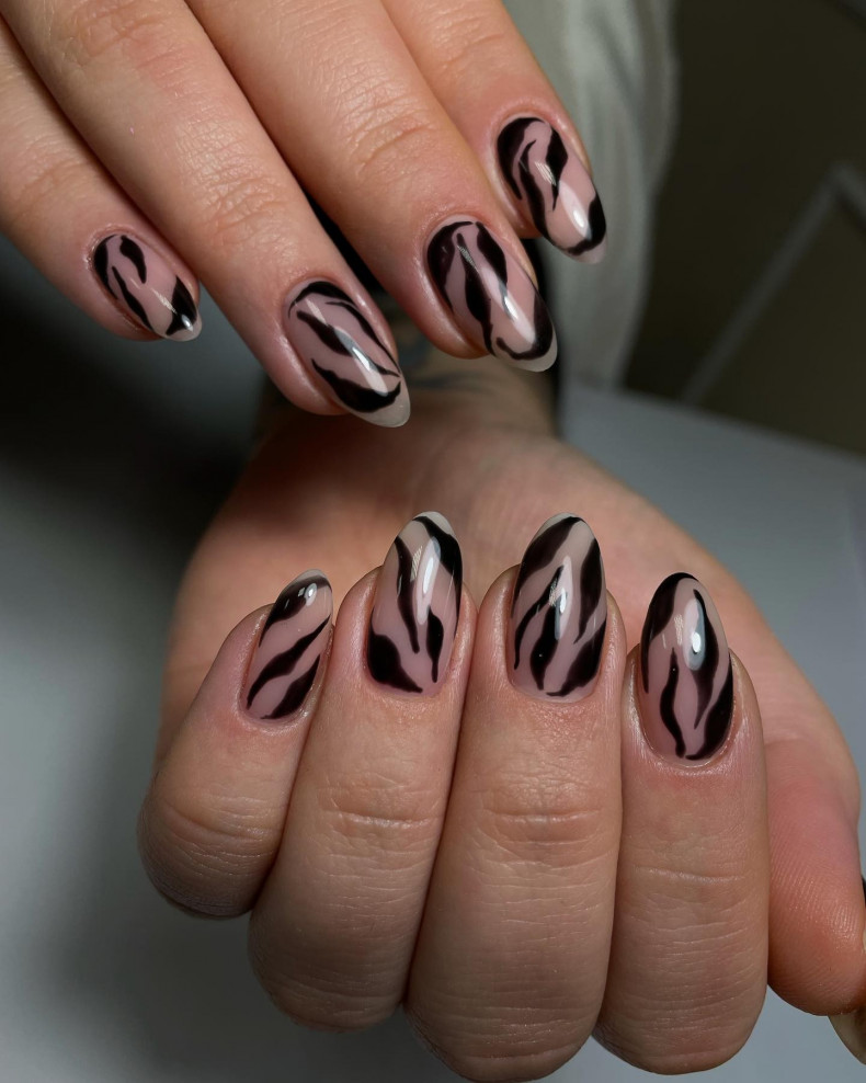  , photo - Manicurist Barb Manicure