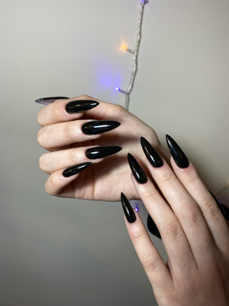  , photo - Manicurist Barb Manicure