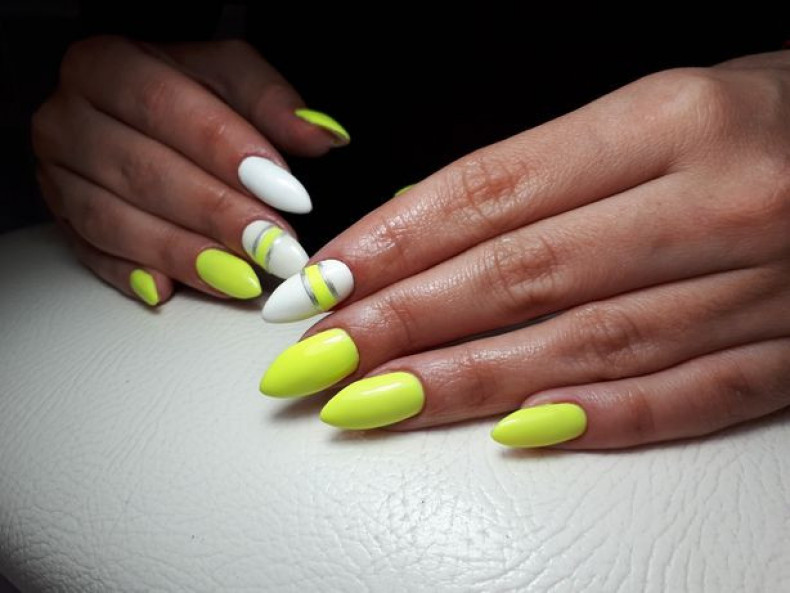 Almond yellow neon, photo - Manicurist Barb Manicure