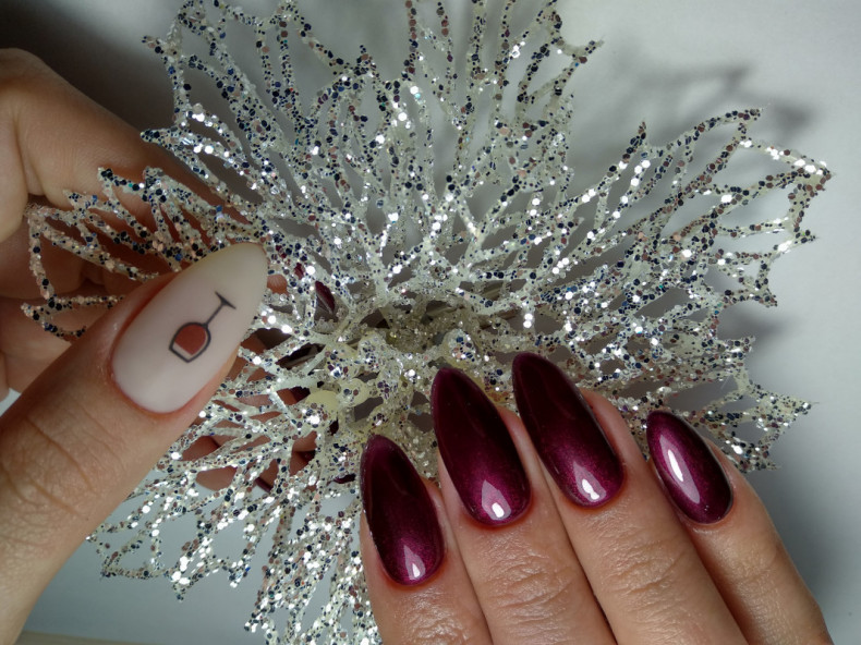 Almond burgundy stiletto, photo - Manicurist Barb Manicure