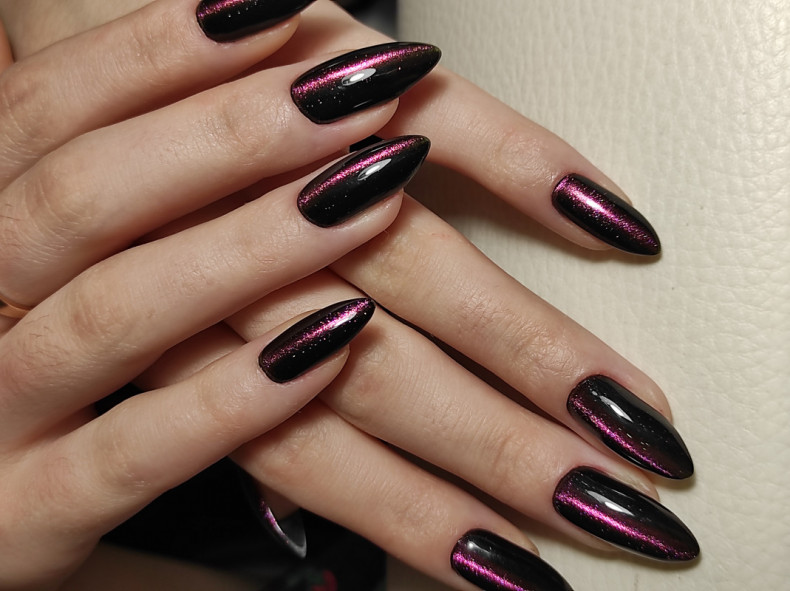 Almond burgundy cat eye, photo - Manicurist Barb Manicure