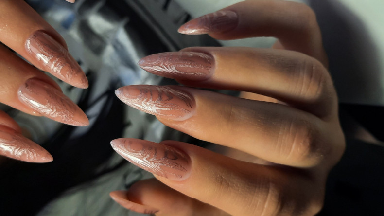 Нарощені нігті , форма мигдаль, photo - Manicurist Barb Manicure