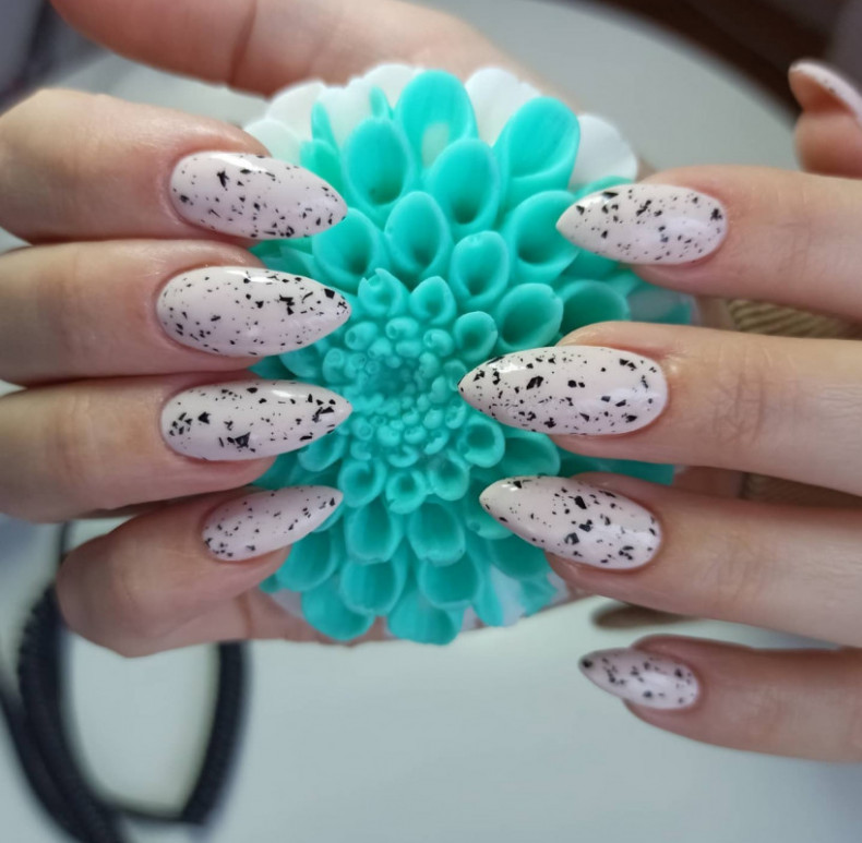 Комбінований манікюр, дизайн з топ-крошка, photo - Manicurist Barb Manicure