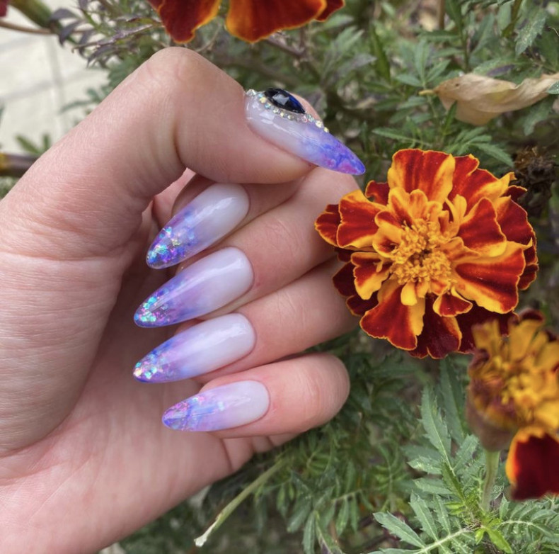  , photo - Manicurist Barb Manicure