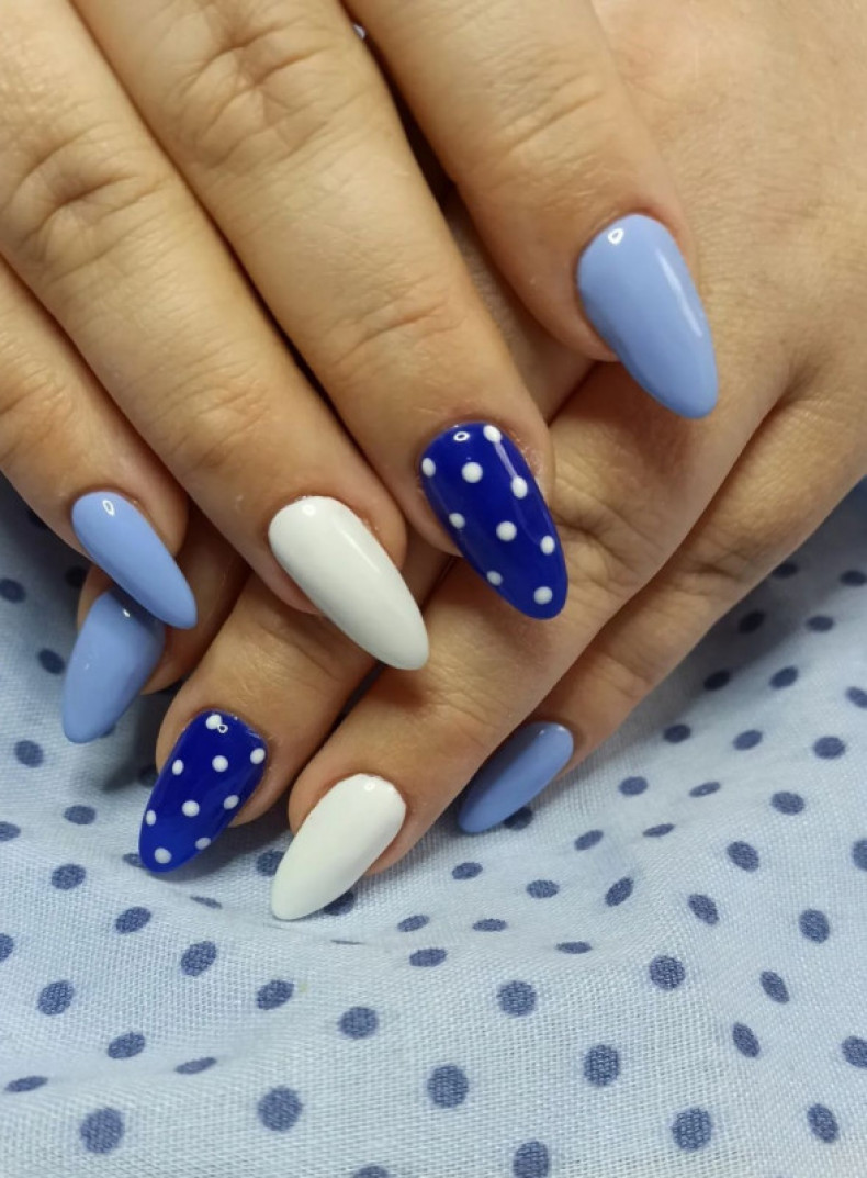 Blue light polka dot, photo - Manicurist Barb Manicure