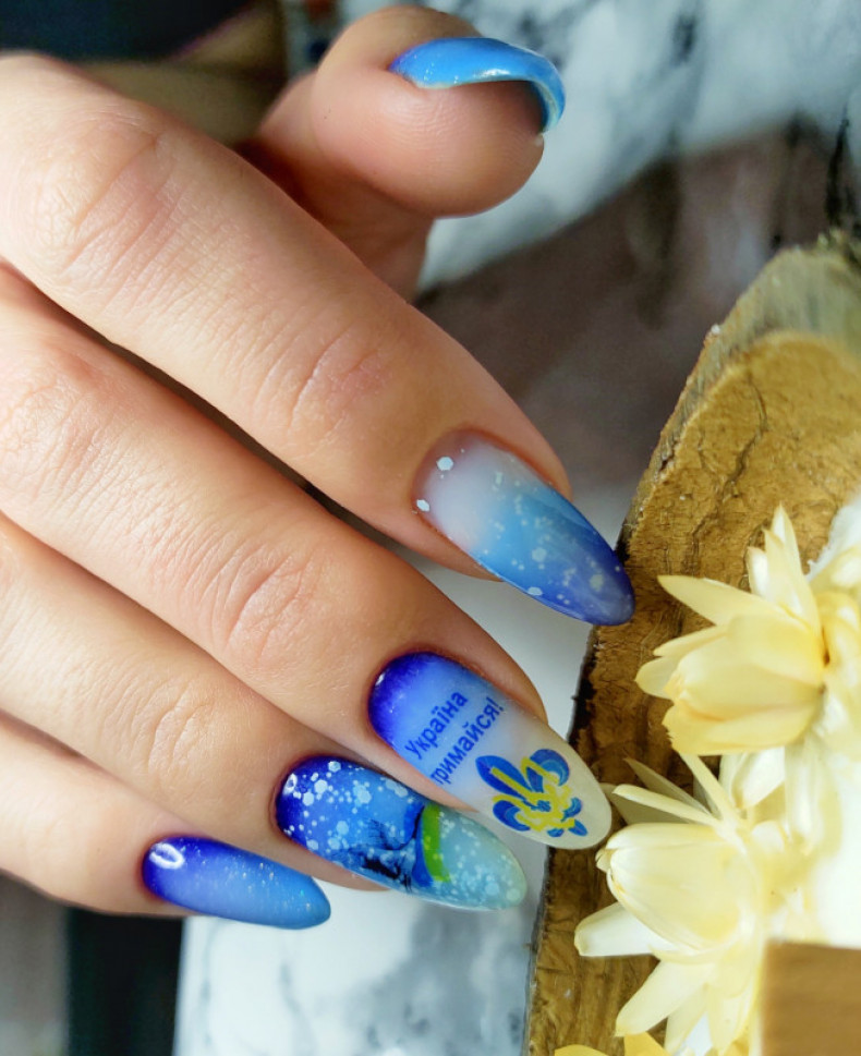  #патріотичнийманікюр #голубийманікюр, photo - Manicurist Barb Manicure