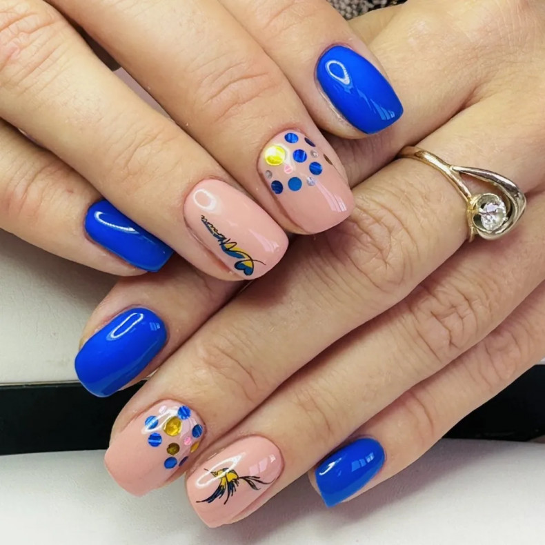 Blue nail stickers polka dot, photo - Manicurist Barb Manicure