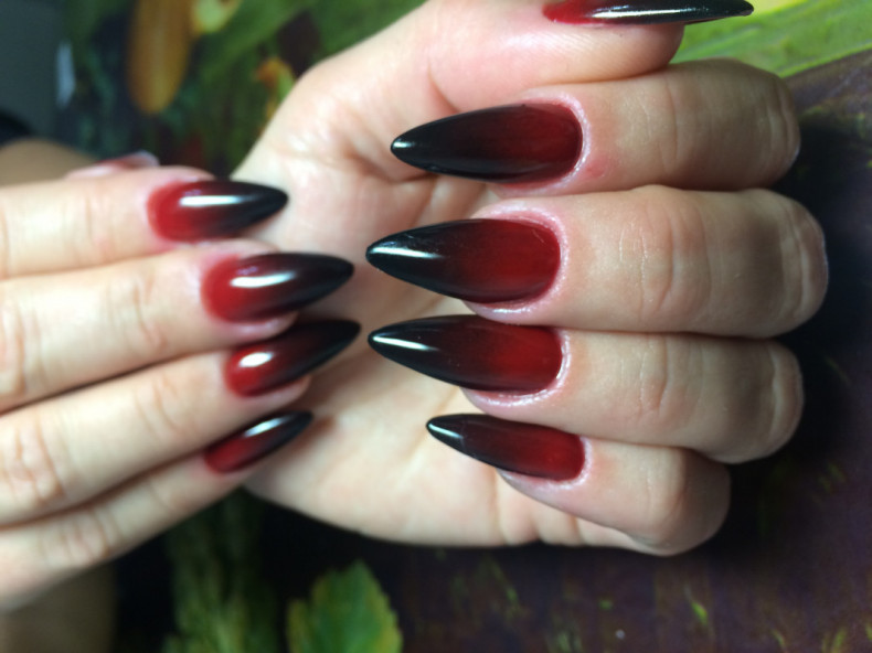 Burgundy ombre gradient, photo - Manicurist Barb Manicure