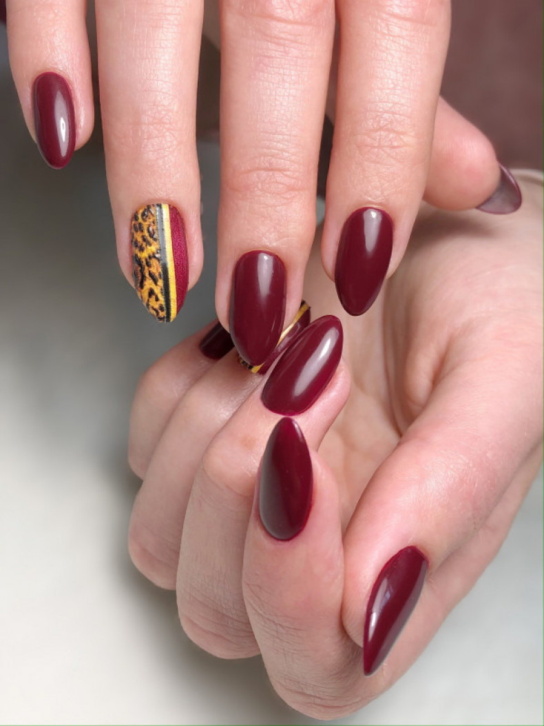 Burgundy tiger animal print, photo - Manicurist Barb Manicure