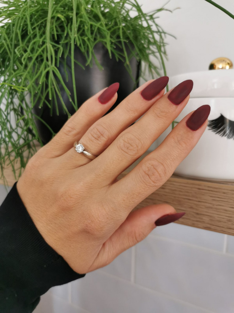 Burgundy matte однотонный (монохромный) маникюр, photo - Manicurist Barb Manicure