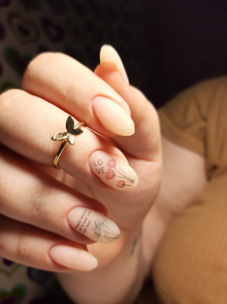  , photo - Manicurist Barb Manicure