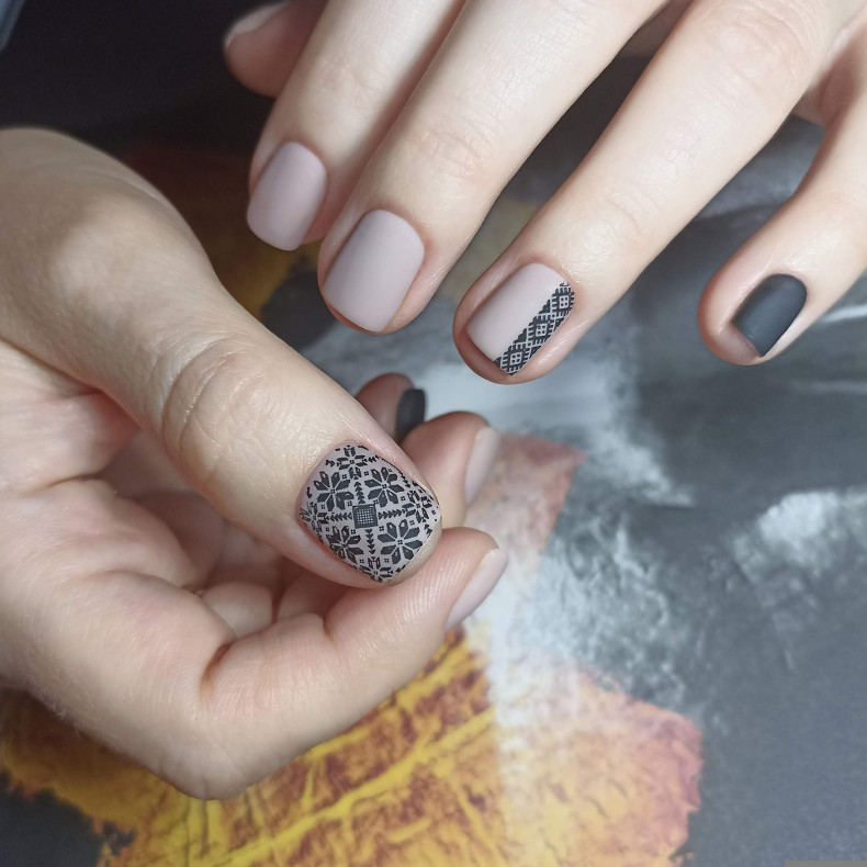 Стемпінг, photo - Manicurist Barb Manicure