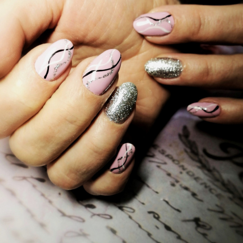 Pink silver striped, photo - Manicurist Barb Manicure