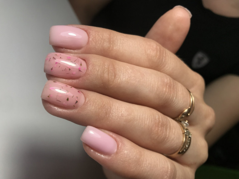 Розовый с сухоцветами, photo - Мастер маникюра Barb Manicure