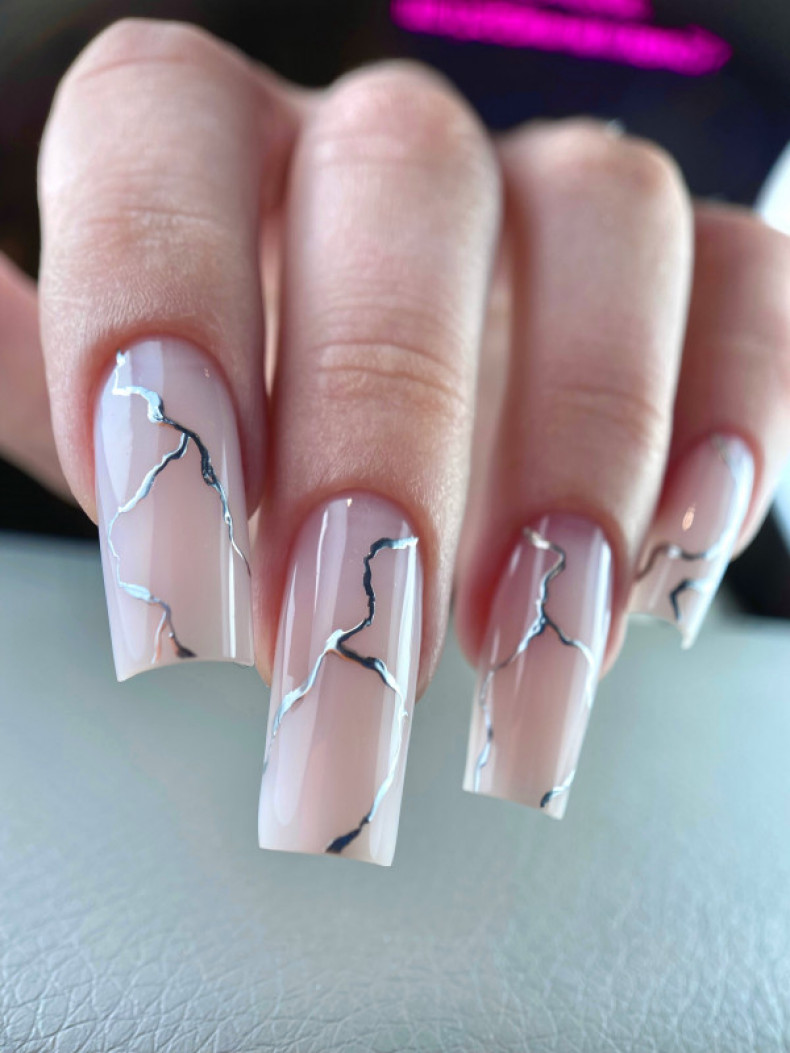  , photo - Manicurist Barb Manicure