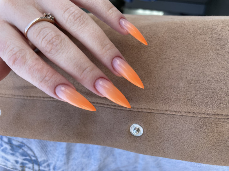  , photo - Manicurist Barb Manicure