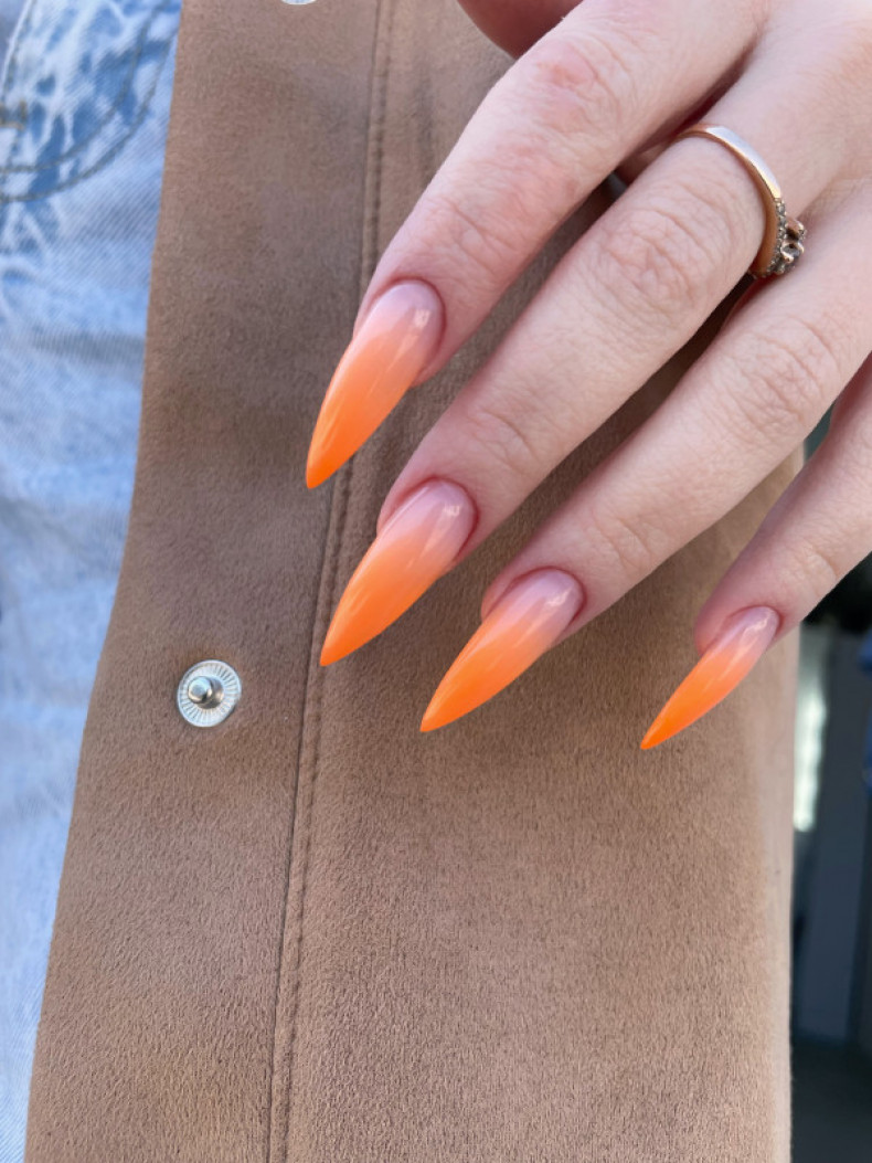  , photo - Manicurist Barb Manicure