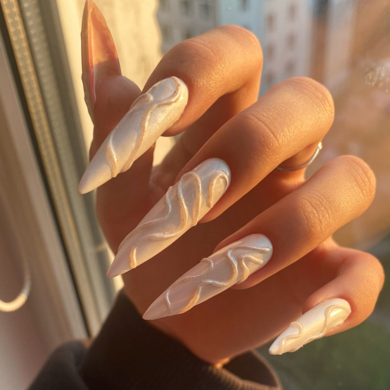 Длинные ногти светлый острые, photo - Мастер маникюра Barb Manicure