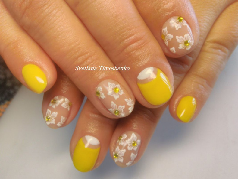 Yellow flower daisy, photo - Manicurist Barb Manicure