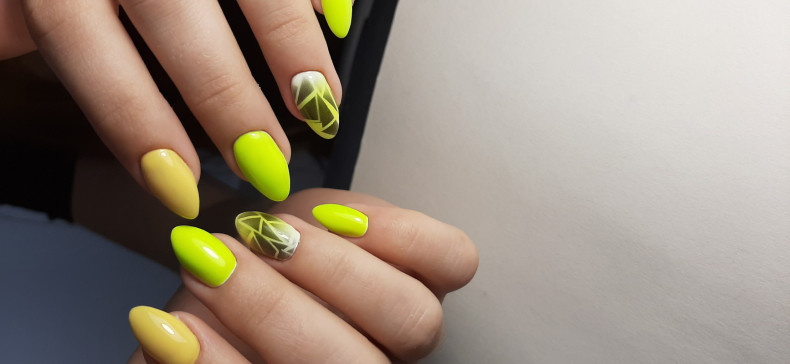 Yellow neon vibrant, photo - Manicurist Barb Manicure