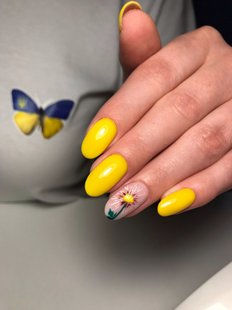 Желтый с одуванчиками, photo - Мастер маникюра Barb Manicure