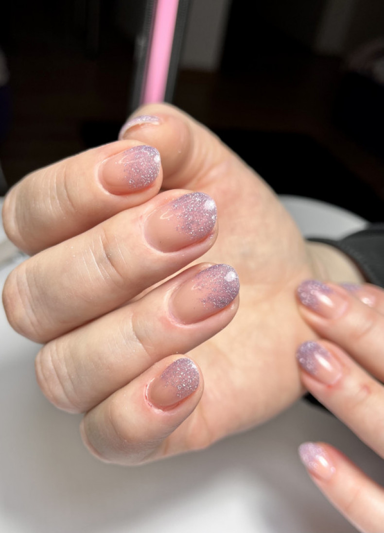  , photo - Manicurist Barb Manicure