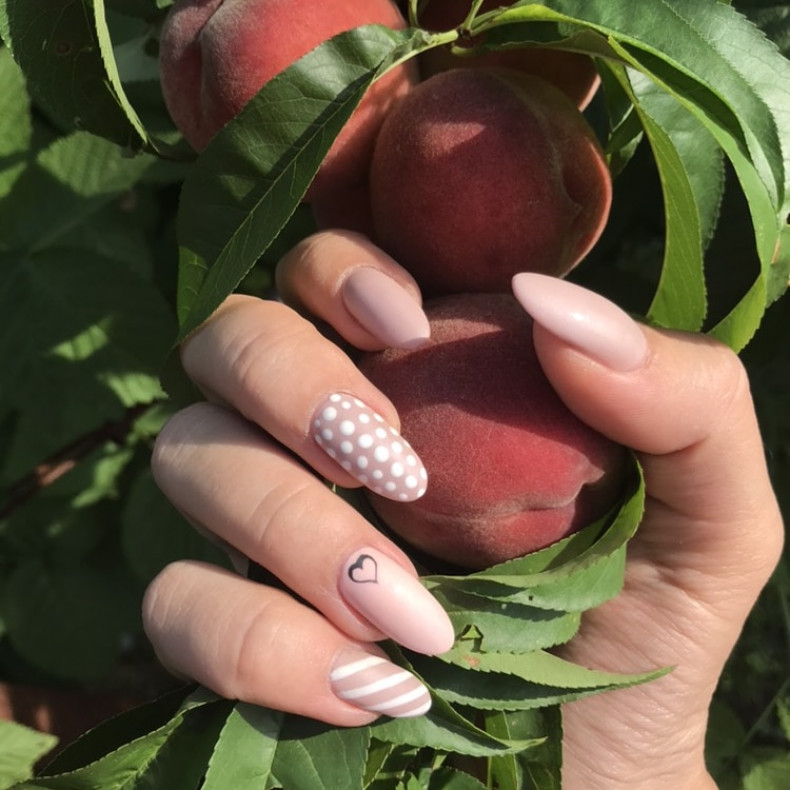 Beige striped polka dot, photo - Manicurist Barb Manicure