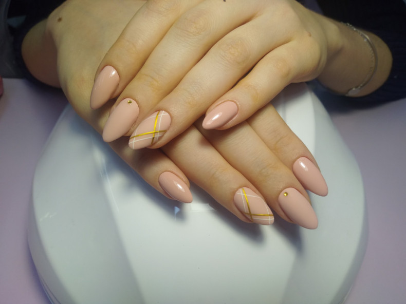 Beige striped business, photo - Manicurist Barb Manicure