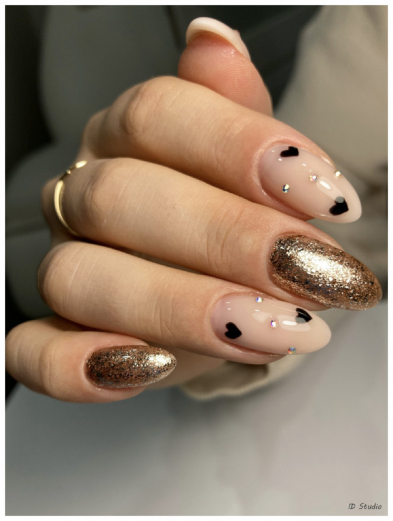 Beige heart gold, photo - Manicurist Barb Manicure