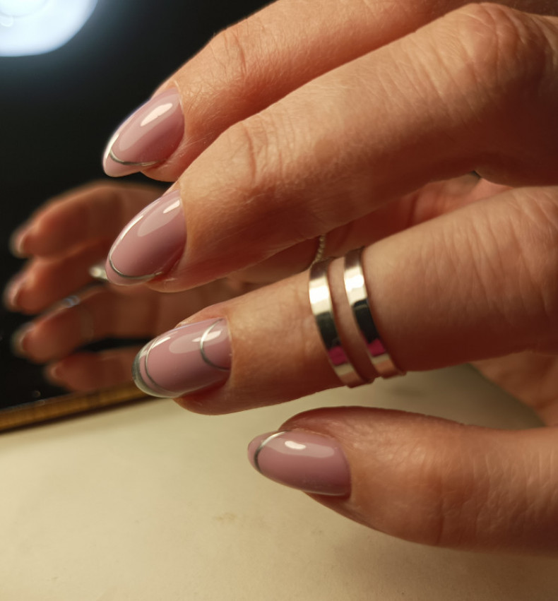 Beige silver striped, photo - Manicurist Barb Manicure
