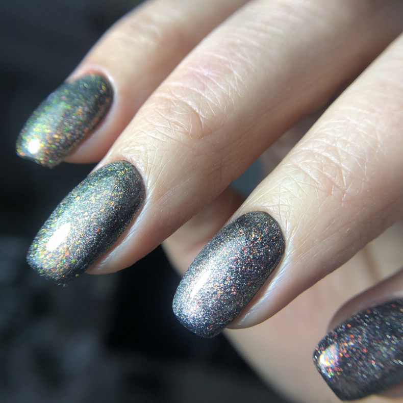 Reflective grey, photo - Manicurist Barb Manicure