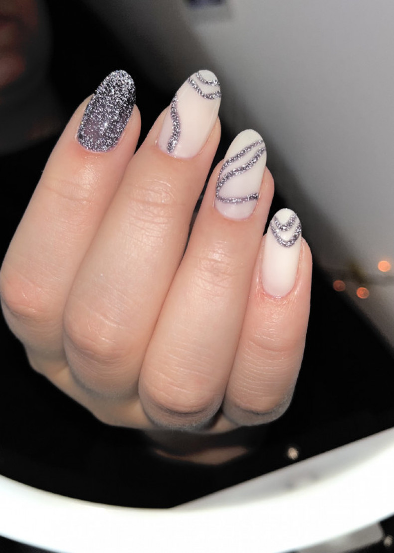  , photo - Manicurist Barb Manicure